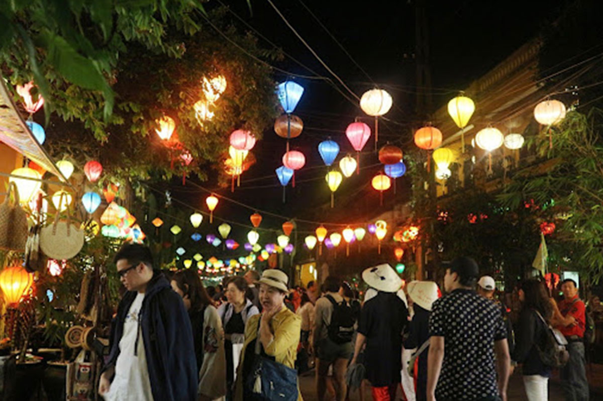 Khám phá 5 chợ đêm Hà Nội giá rẻ “hút khách”